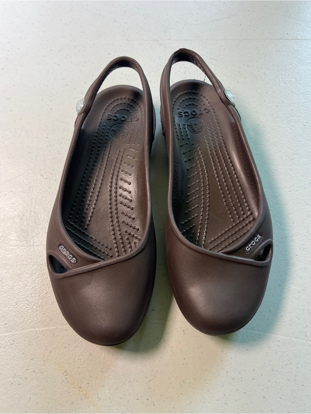 CROCS Women’s ”Jayna Sling Back” Size 7 Solid Black w/Rhinestone on Strap EUC